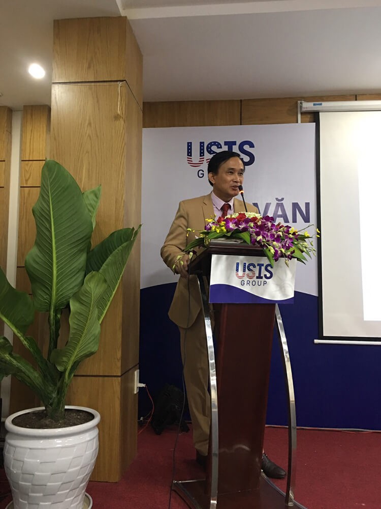 Mr. Do Anh Tuan (Representative of USIS Group Management Board in Da Nang) made a speech to open the event